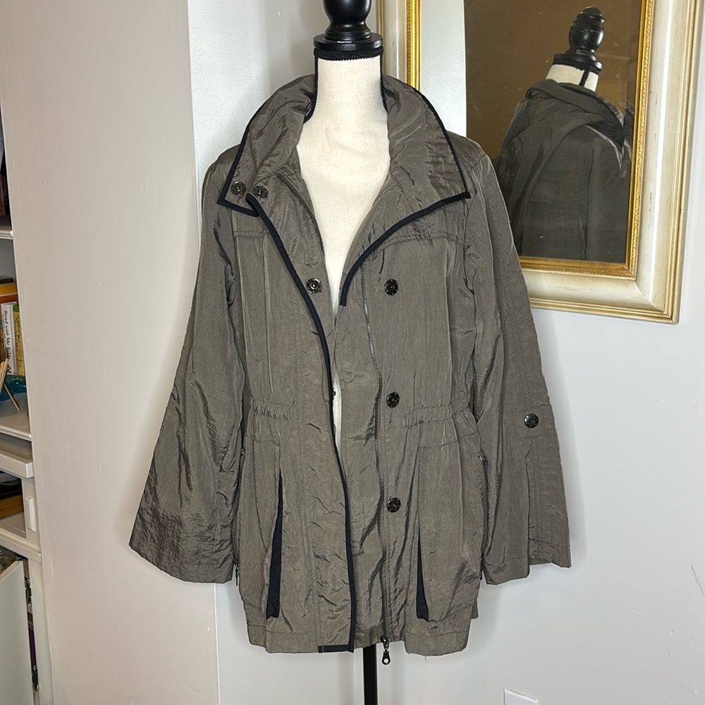 Wind Breaker Water Resistant Hooded Jacket